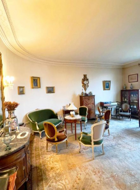 beautiful flat in the center of Paris 6 th district